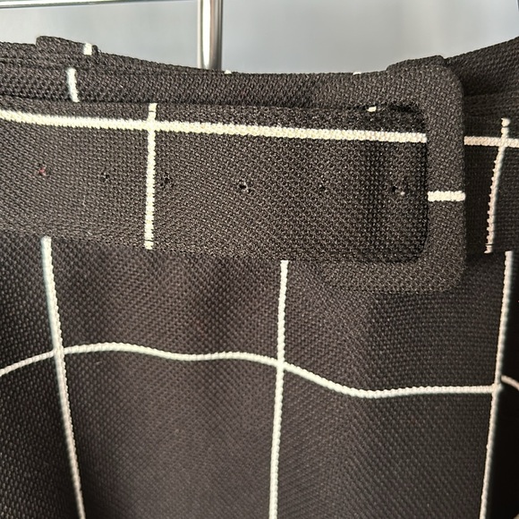 A line skirt with belt - Picture 3 of 4